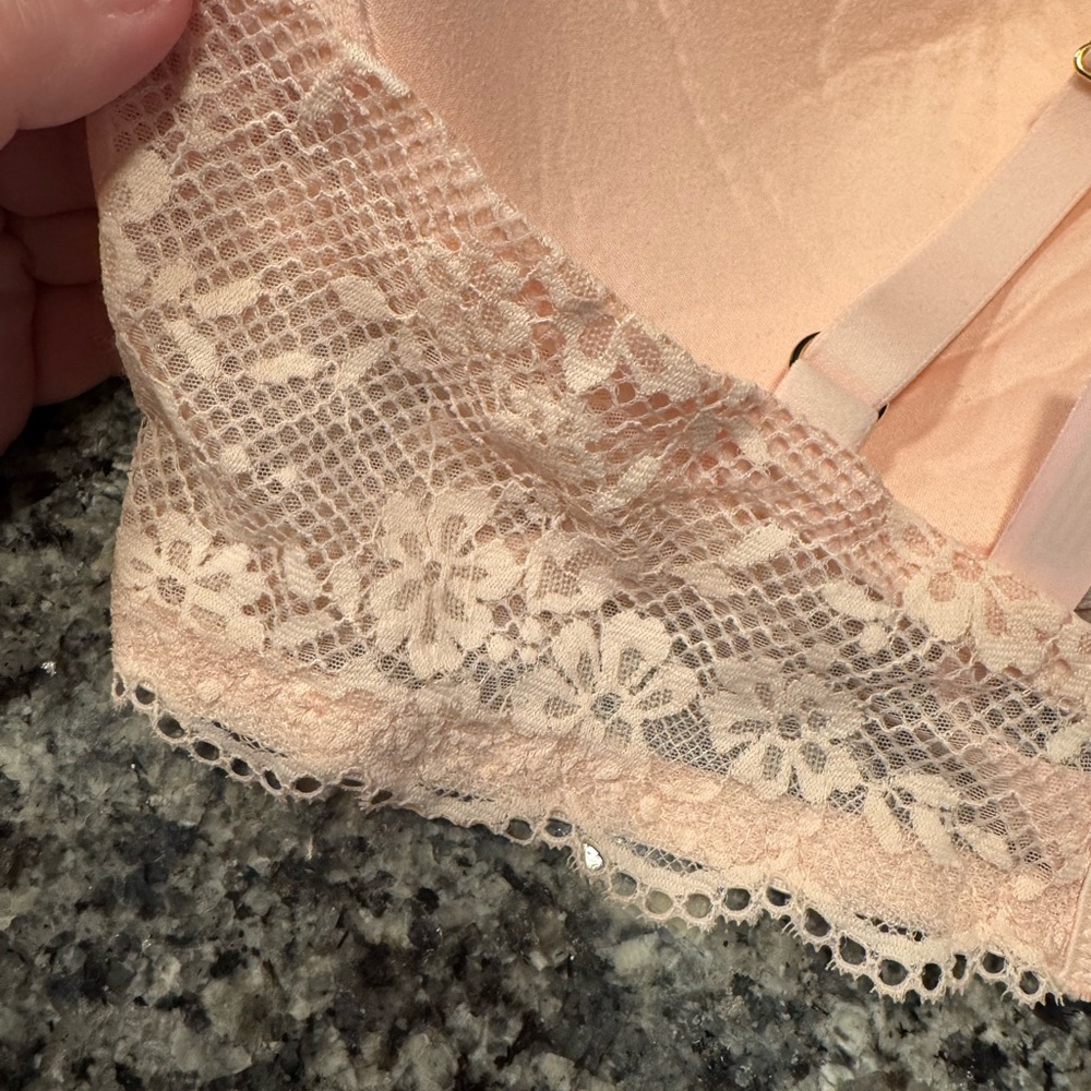 Victoria's Secret Blush Pink Lace Plunge Bra - Picture 4 of 7